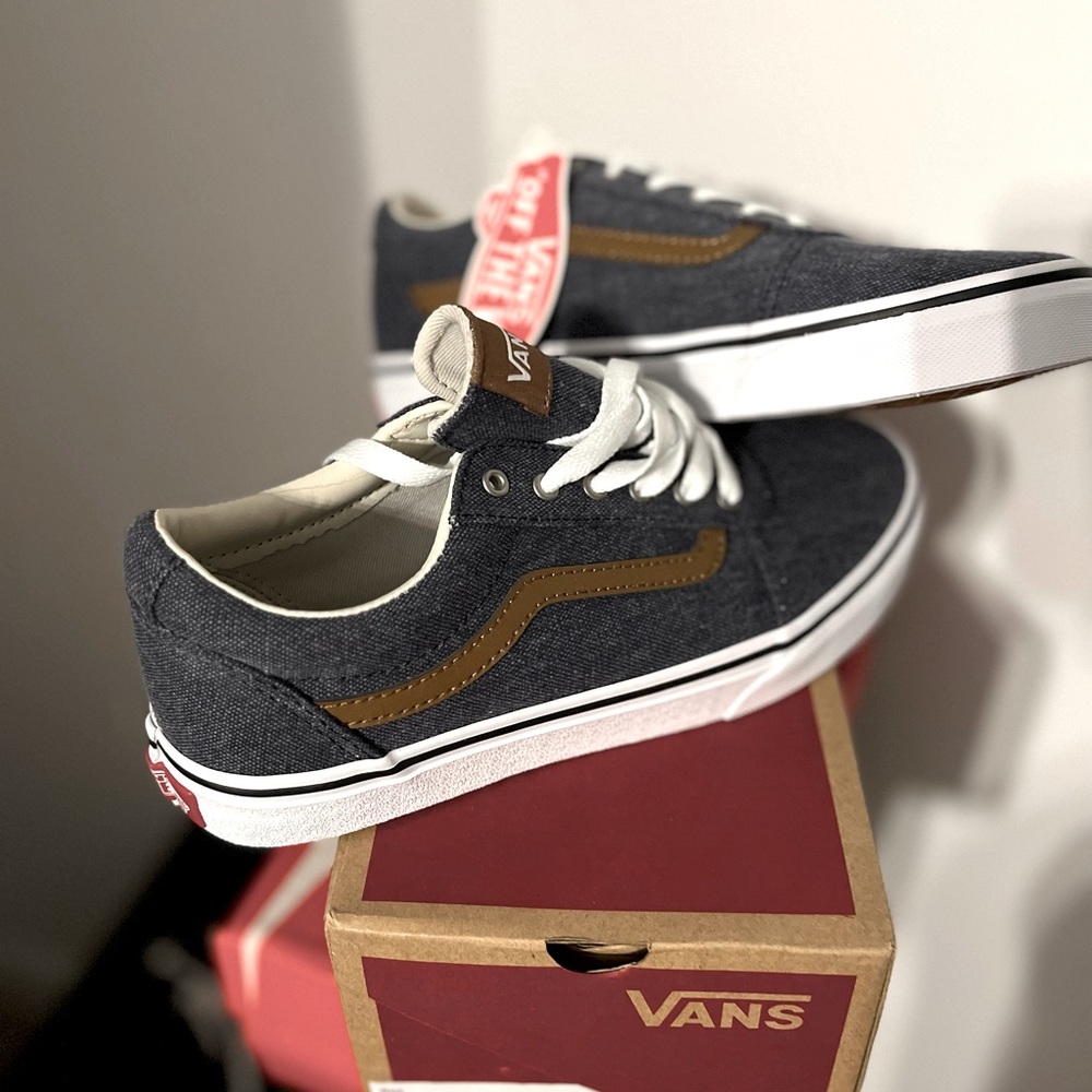 Vans Ward Sneakers- Never worn